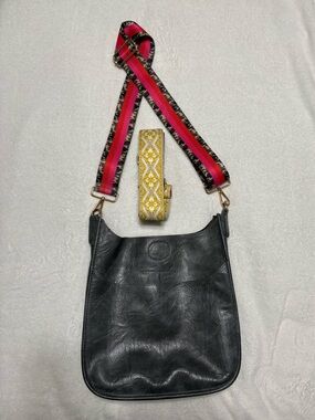 SOCIAL THREADS Gray Vegan Messenger Bag + 2 bonus adjustable crossbody straps